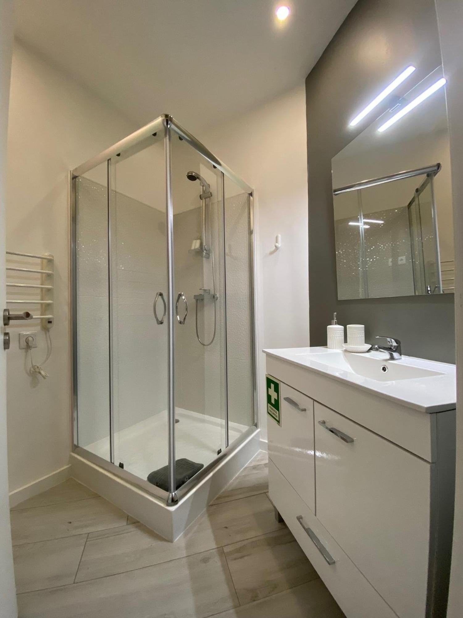 Urban 44 Guest House 蓬塔德尔加达 外观 照片